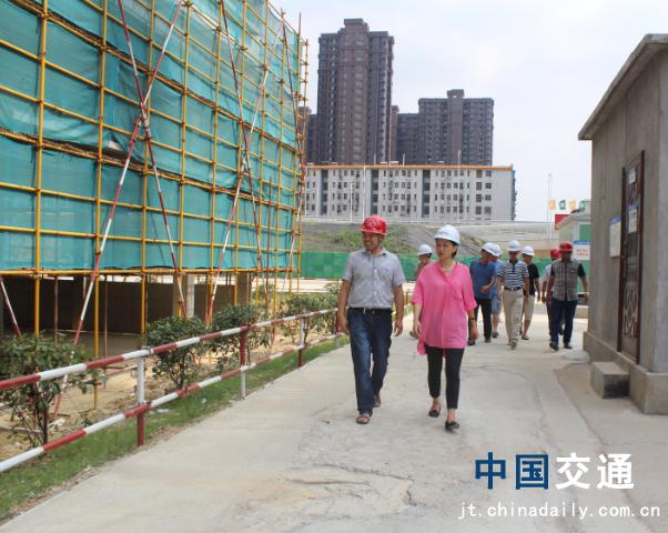 南昌市質(zhì)監(jiān)站領導蒞臨象湖隧道、九洲高架安置房項目檢查指導工作